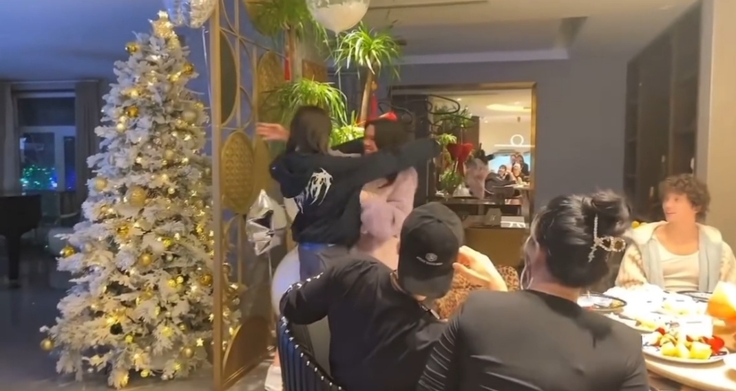 钟丽缇近日公开建议女儿30岁以后结婚，坦言自己27岁结婚时太年轻，没看清自身需求，并提醒别拖太久以免40岁生育困难。   一、核心建议- 晚婚但不无限拖延：钟丽缇希望女儿30岁以后结婚，认为这个年纪心