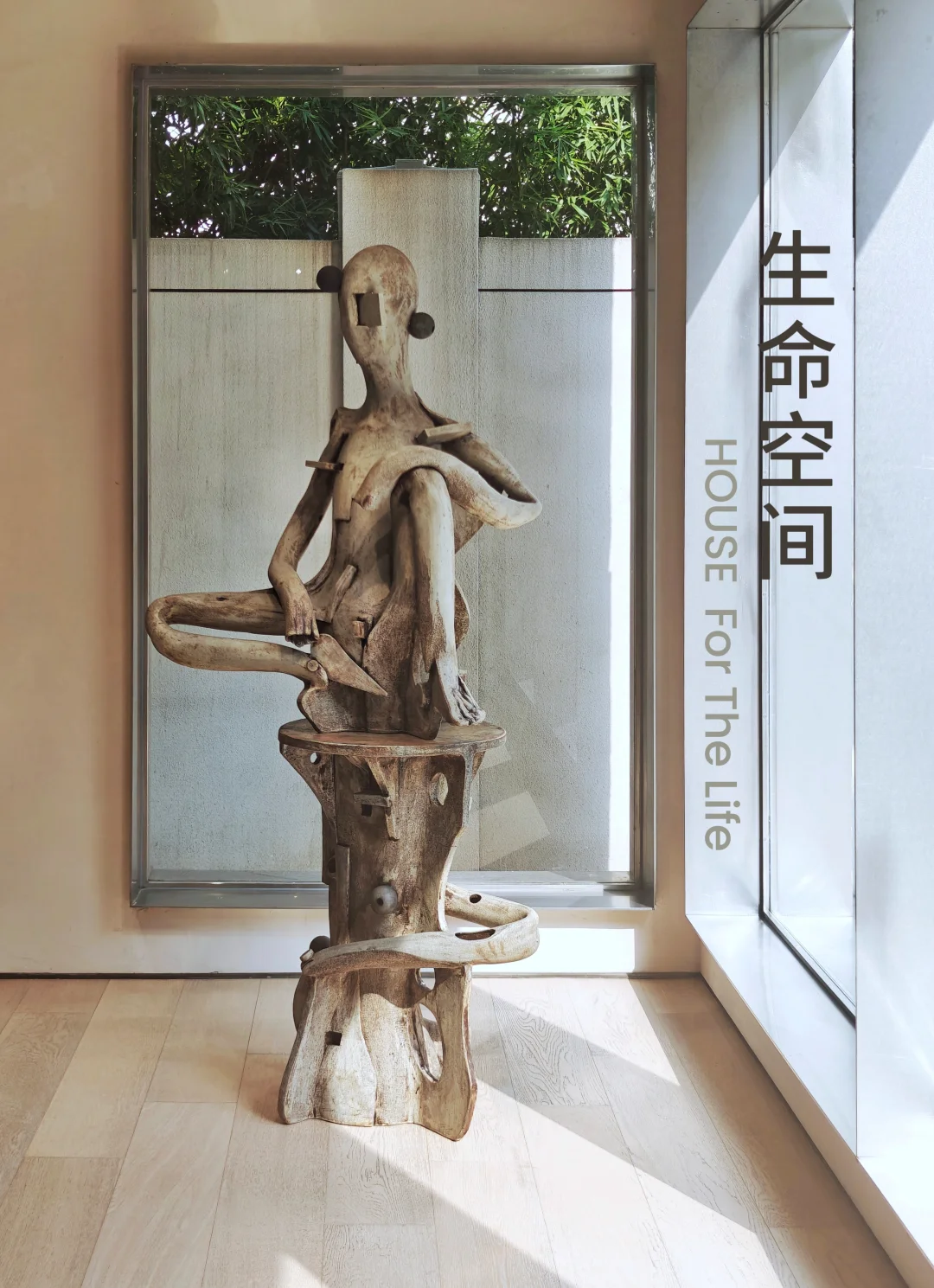 在他的雕塑里，看见生命与空间的共生逻辑