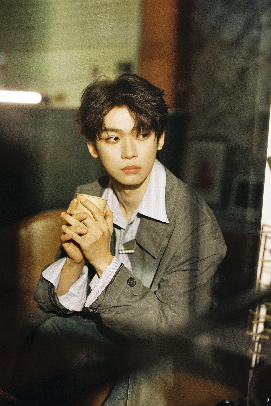#田栩宁港风男主即视感#

两个人一起再拍个港风的剧也不错[馋嘴][馋嘴][馋嘴] ​
