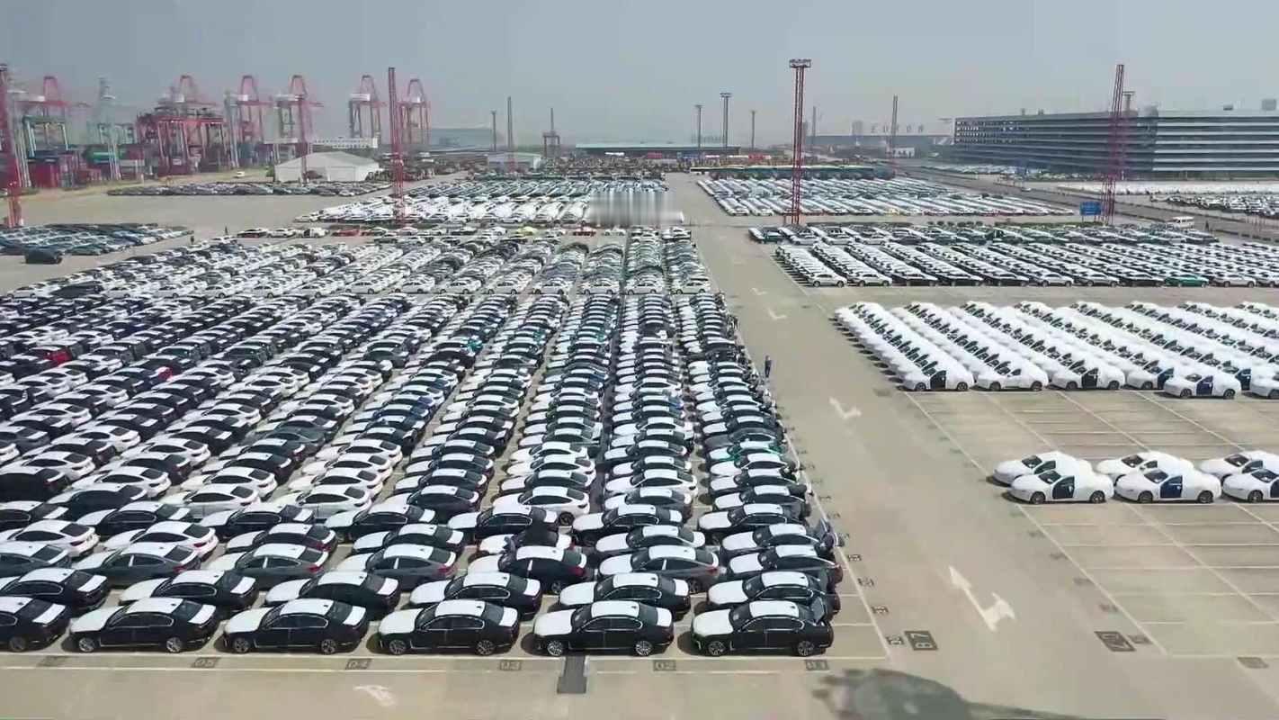 韩媒：特斯拉和比亚迪发起攻势，现代汽车的“噩梦”才刚刚开始！
9月14日，韩国媒体《今日财经》发表文章称，现代汽车的颓势令人担忧。7月份，其在韩国国内的市场份额跌至历史新低33.6%，随着特斯拉和比亚迪等进口车的攻势愈演愈烈，现代汽车的处境日益岌岌可危。

随着特斯拉Model Y和中国比亚迪新车凭