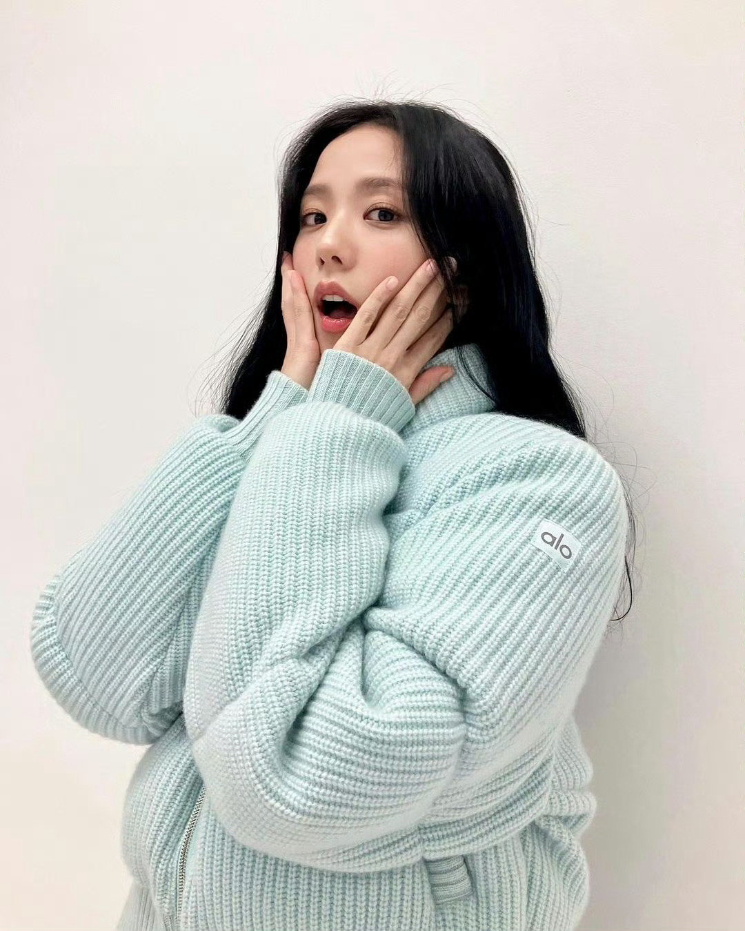 #kimjisoo[超话]# 🐰#金智秀# 
金智秀真的好会宠粉，嘴上不说太多，行动却总能给我们惊喜，会听见我们的声音，也会把粉丝放在心上，这种被认真对待的感觉真的很珍贵。 ​