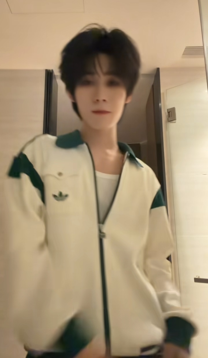 张真源的抖音看着太有氛围感了
