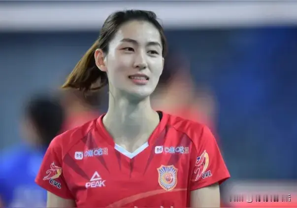 中国女排走向何方？前路难料！亿万国人在深思！
 
中国女排亚锦赛遗憾失利，错失奥运直通最佳机会，中国女排如今站在十字路口。

是顶住巨大压力从低谷奋起，重振女排荣光，还是继续低迷一蹶不振，牵动亿万国人的心。

中国女排新人尚需打磨，老队员年龄偏大，没有起到以老带新的作用，队伍还有不少短板，中国女排能