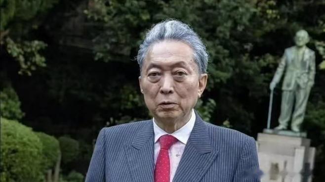 《日本前首相曾提醒高市，当年中国免掉千亿赔款，是因给日本立了个死规定，这笔钱按当时日本的国力算，差不多是他们全国一年的收入的三分之一，可最后中国政府大手一挥，说不要了。  日本政坛出了件挺让人琢磨的事儿，好几位日本前首相都站出来，公开提醒现任首相高市早苗，可千万别忘了197》 ​
