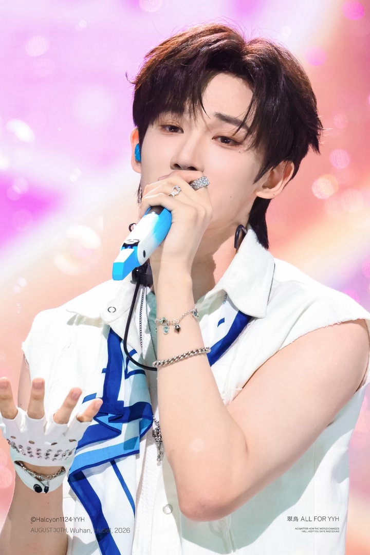#余宇涵模仿邓恩熙wink#
大家记得今天个演二开哦 ​