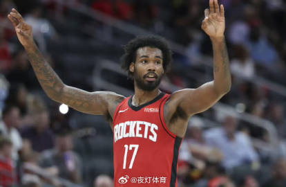 根据《体育画报》报道，在本赛季的交易截止日前，火箭曾与公牛讨论过道苏姆...