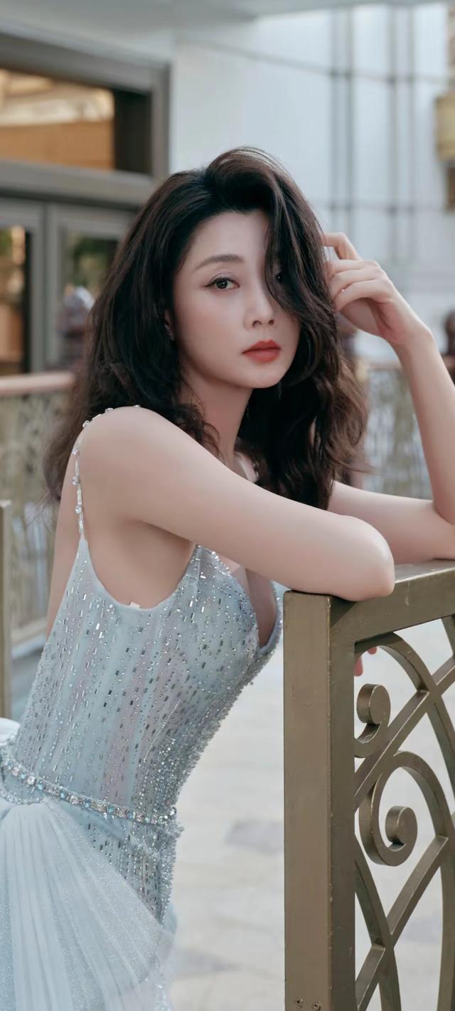 殷桃美照。