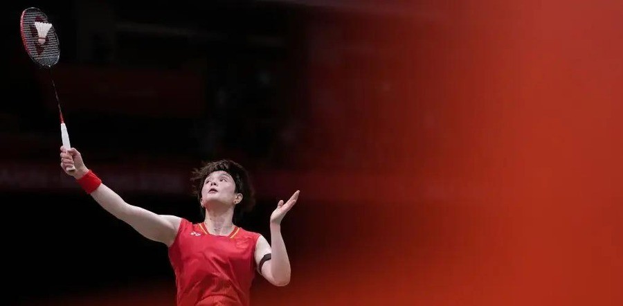 安洗莹21比5把陈雨菲打没脾气，女单决赛不见中国选手，三项双打成国羽最后遮羞布
9月28日名古屋亚运会羽毛球半决赛，陈雨菲面对安洗莹，首局只拿5分，38分钟缴械。这个场景比任何排名都刺眼。
一、21比5不是比分，是战术代差
陈雨菲前一天刚用71分钟三局逆转辛杜，体能见底；安洗莹则33分钟横扫因达农，