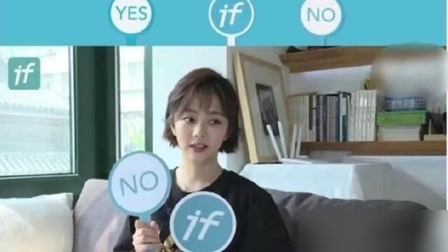 为什么谭松韵从不炒真人CP，



内娱的CP粉却从来不撕她？

因为八年前那场撕破脸的舆论阵痛，早就把她的边界感给砸实了。

当年《最好的我们》播完，两边团队和粉丝因为真假绯闻掐得一地鸡毛，直接把体面撕得粉碎。从那之后她就划了道死线：戏里角色随便嗑，戏外真人半点不沾。

在内娱名利场，主动切断真人