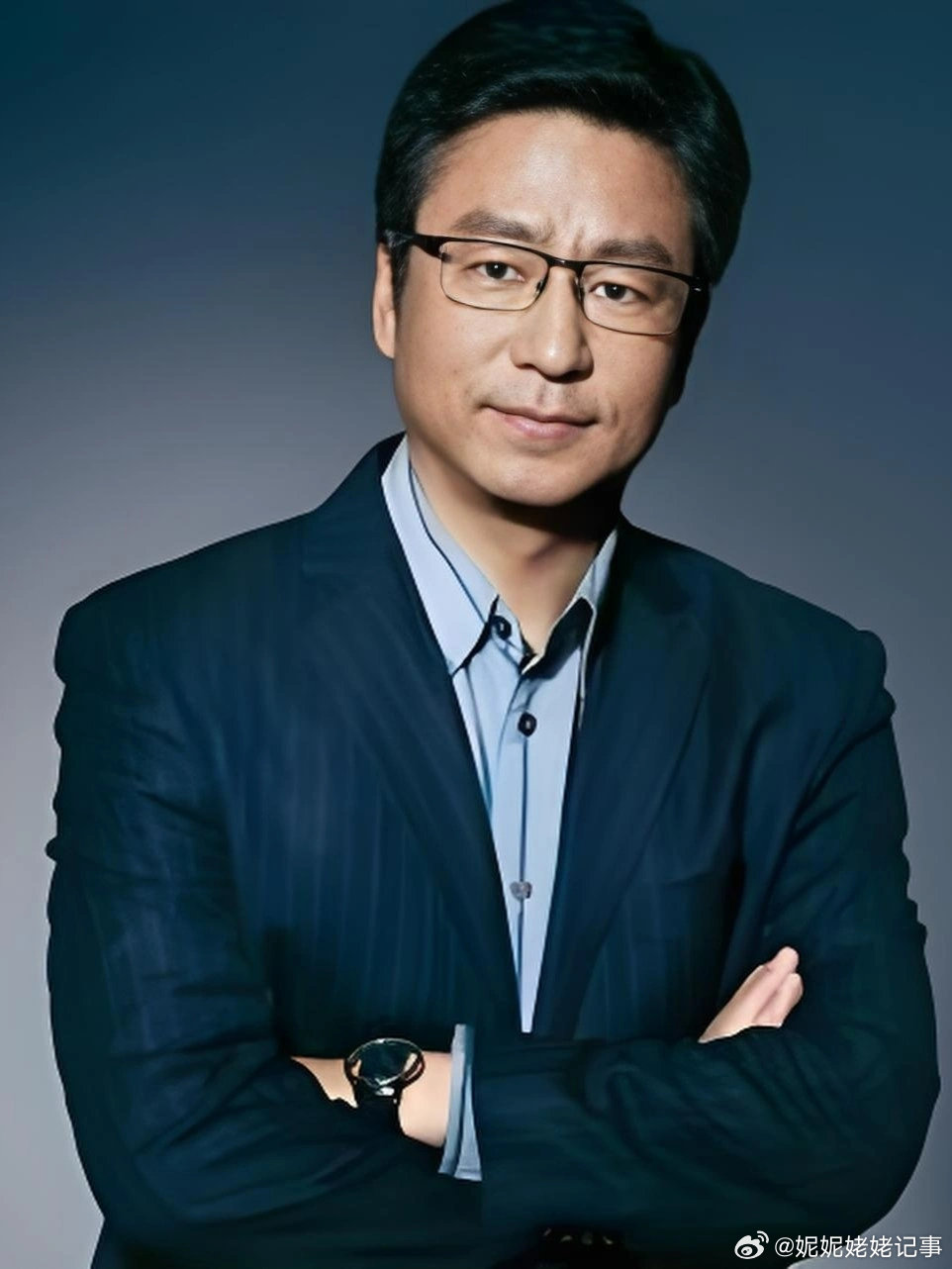 读书不一定能让你，功成名就，前程似锦，但能让你，出言有尺，嬉闹有度说话有德，做事有分寸，余地。——白岩松 ​