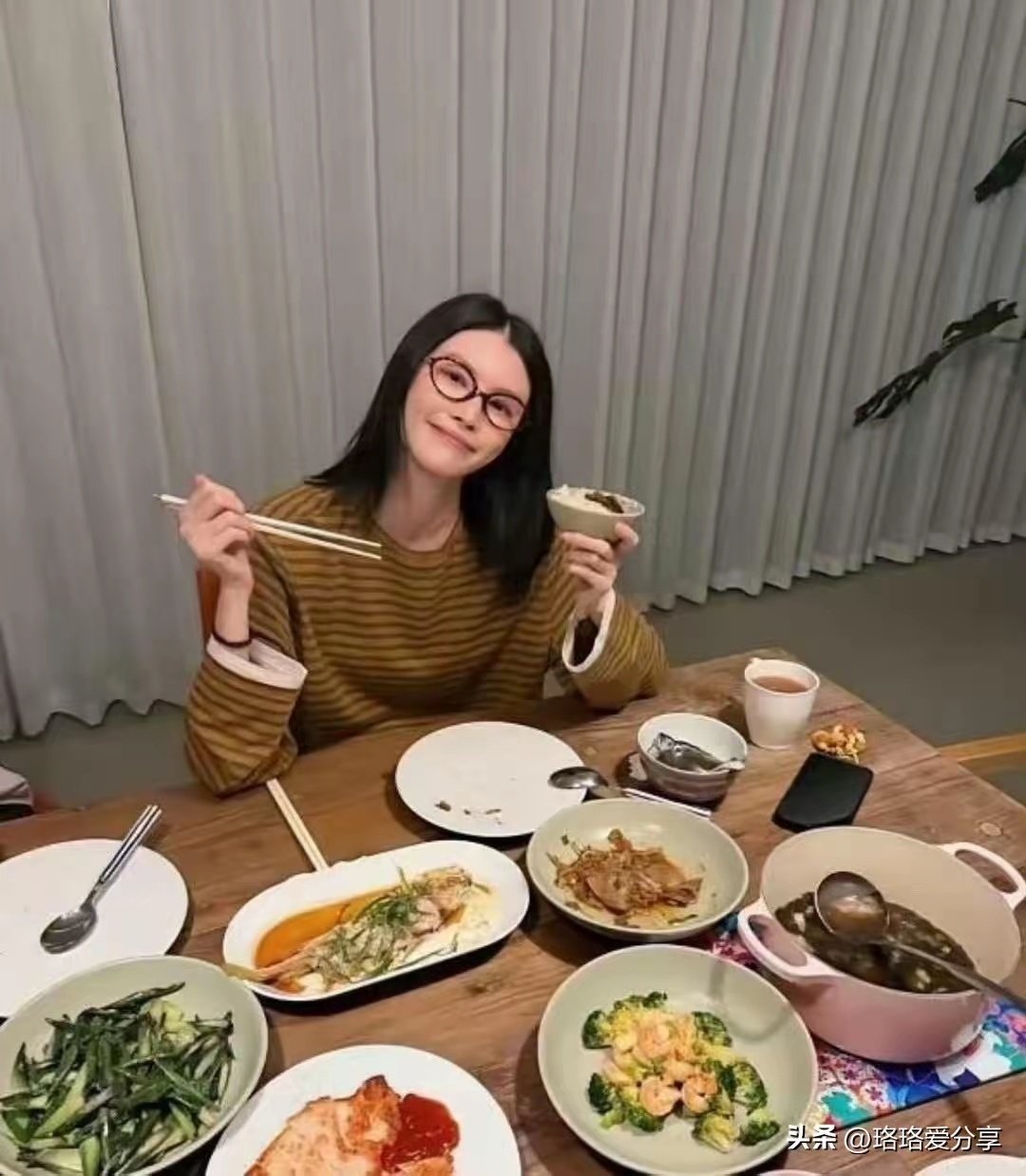 何穗晒陈伟霆做的五菜一汤：内娱最踏实的甜！帅脸配厨艺真的绝杀 ​​​