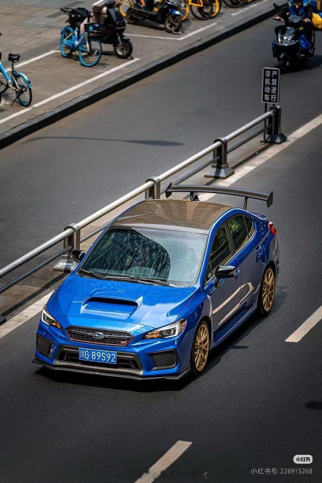 转：
这辆2018 WRX STI Type RA，北美限量500台，末代EJ257。
实表30000km，两次过户，全车素车无任何改装，无赛道暴力使用。

你们猜猜，国内蓝牌，能卖多少钱？
这老咕噜棒子的，还很多人追捧

#大v聊车##汽车文化##汽车改装# ​