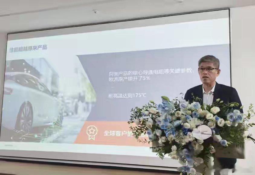 全球首家+100%国产化率，闻泰科技，昂首挺胸地站起来了！
*ST闻泰（600745.SH）在今年初的股票简称还是闻泰科技，是一个很让人纠结、很令人唏嘘的股票，曾一度登顶车载功率芯片全产业链的全球C位，也因外部压力从云端跌落深陷泥潭。
对于这支股票、这家公司，力场君也曾发表过不少看法，有困惑、有怀疑 ​
