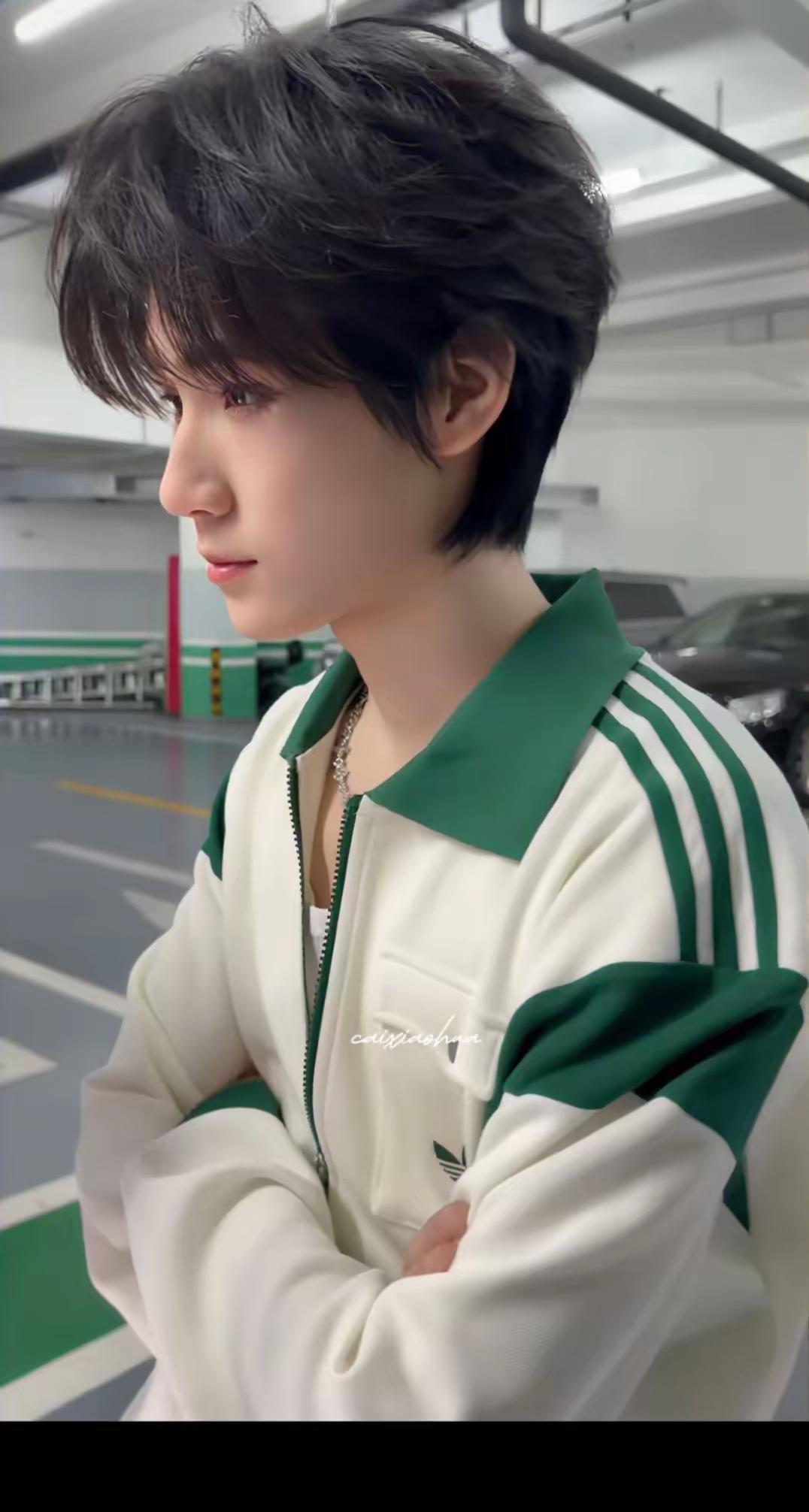 宝宝永远都是这么帅气迷人的侧颜。@时代少年团-张真源 神级侧颜 小爱神张真源