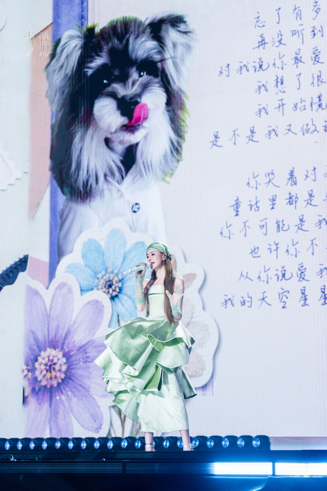 #陈卓璇[超话]#  🍃 #陈卓璇当拾巡回演唱会#

𝕃𝕀𝕍𝔼 𝔾𝔸𝕃𝕃𝔼ℝ𝕐 杭州✧𝟬𝟯
携一缕清风踏入秘境
随万物舒展生长，让灵魂自在呼吸

​
