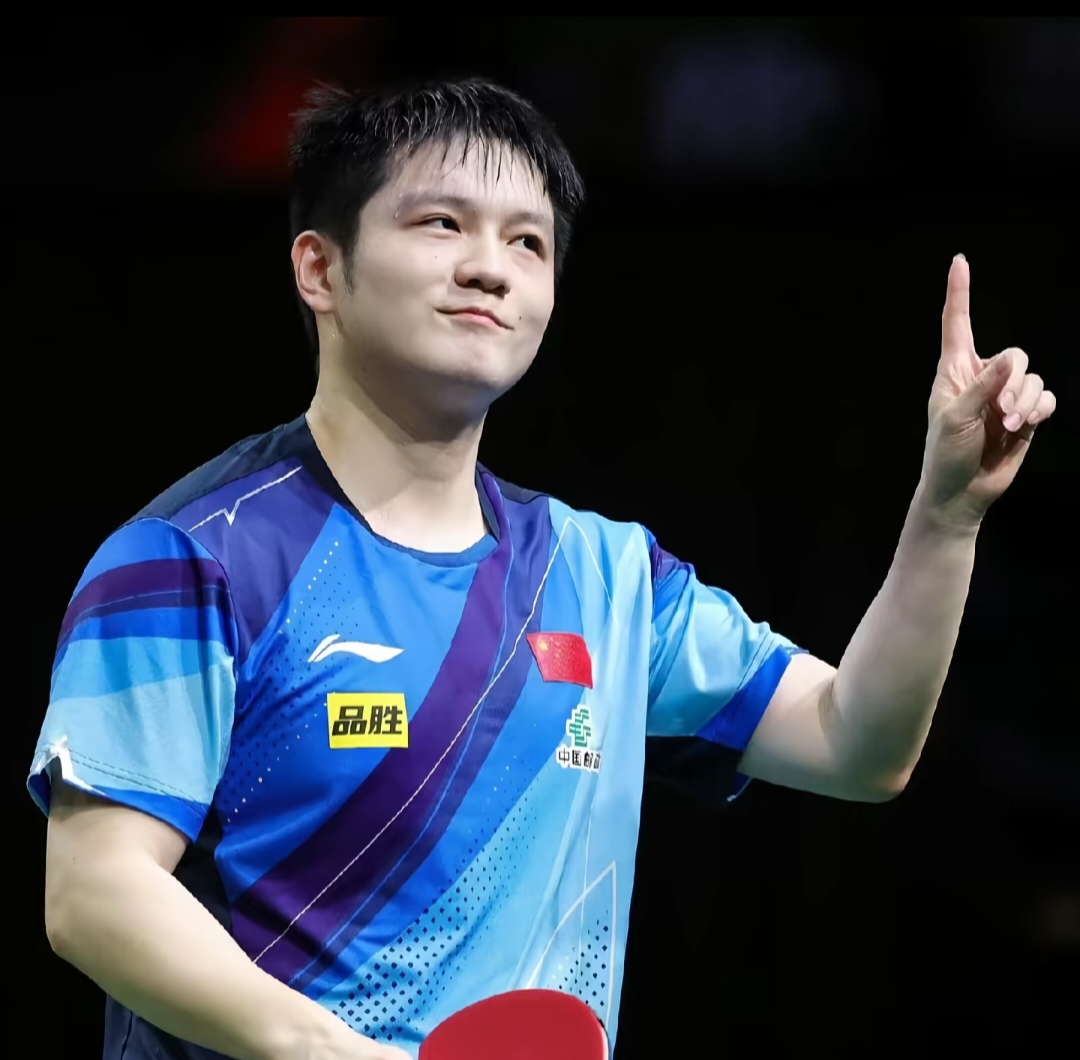 全网最冤！樊振东的“五宗罪”，其实是五种顶配人品
 
看完网上传疯的樊振东“五宗罪”，真的越看越心酸。
 
别人的黑点是犯错，
樊振东的“黑点”，全是优点。
 
✅一宗罪：太自律 → 被说不合群
不炒作、不捞金、不混圈，
所有时间都留给训练。
 
✅二宗罪：太强太稳 → 被说太霸道
常年世界第一，实