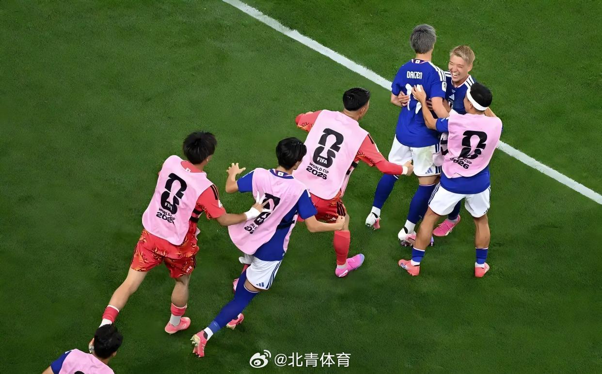 在世界杯F小组最后一轮比赛结束之后，日本队淘汰赛首轮确定将对阵五次世界...