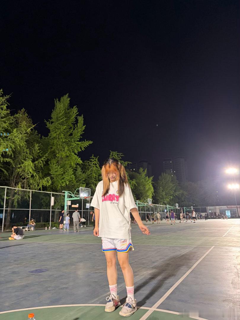 #库里#库里T恤#打篮球的女生#库里中国行 ​