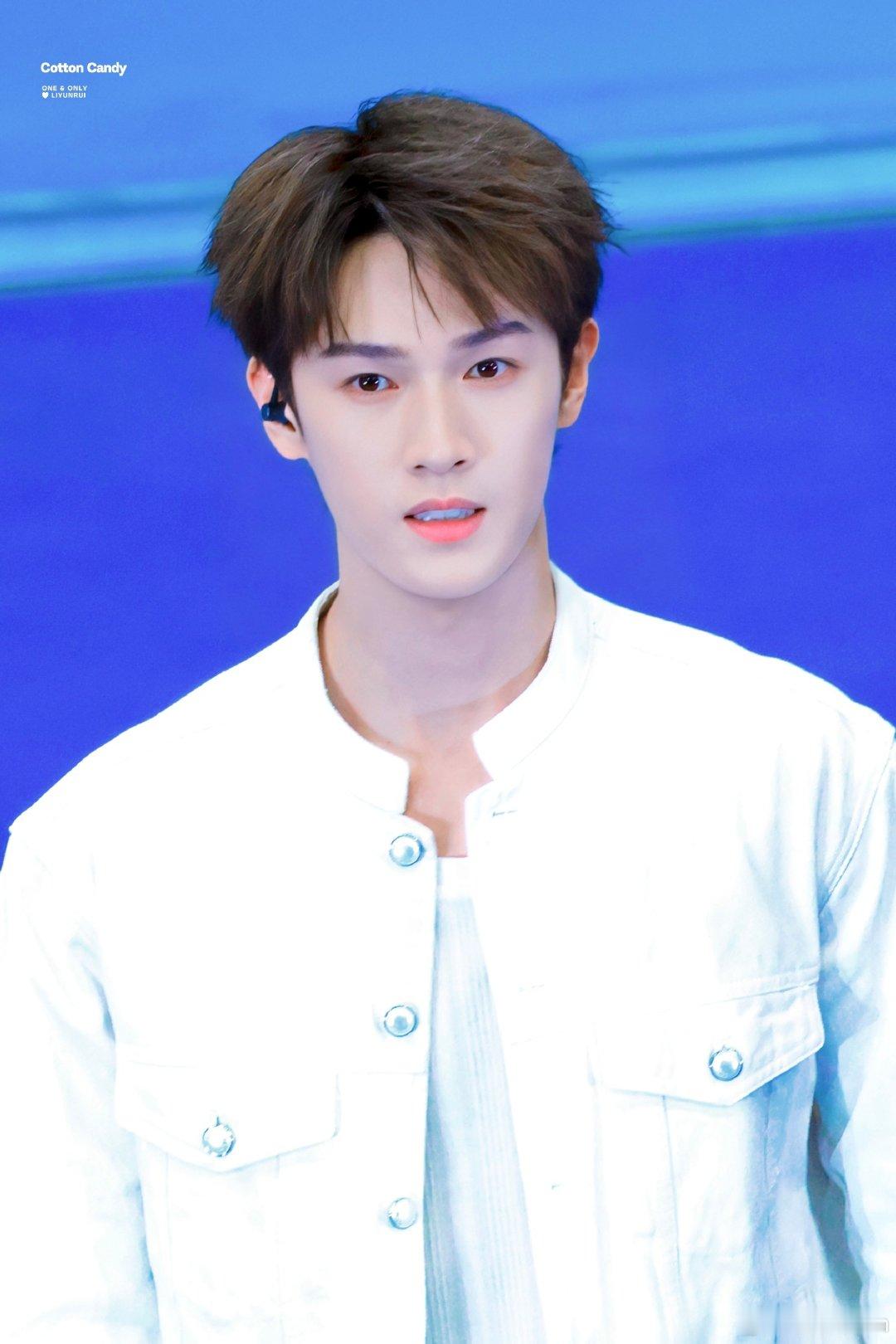 #李昀锐lin间奇遇游乐园# lyr#李昀锐0824生日快乐#
🔥热血碰撞智能，赛场见证锋芒。体验和机器人PK竞技的乐趣，运动活力搭配前沿科技，在对决之中看见创新带来的惊喜力量。
​