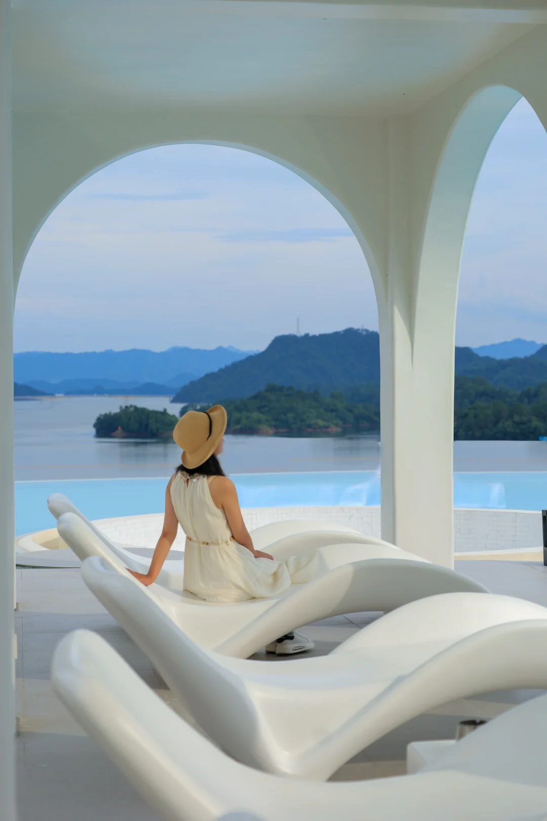 不是圣托里尼❗️在千岛湖！悬崖湖景赢麻了