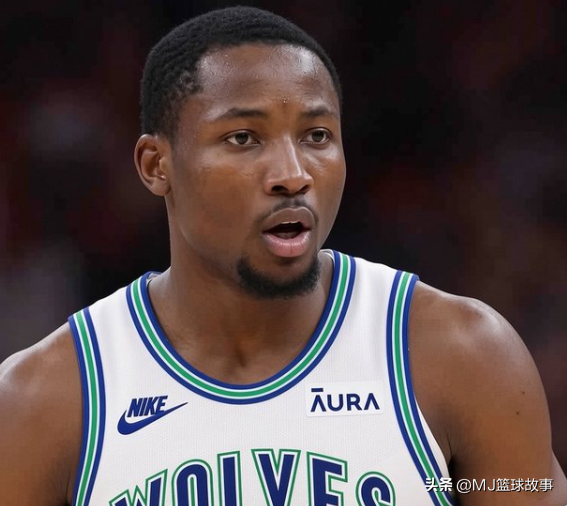 白菜价！森林狼2年1300万捡漏库明加，但这套首发能看吗？
ESPN评级A-，Sidery说他是市场上剩余最佳自由球员，森林狼用一个迷你中产就把人拿下了。
23岁，2米01，能跑能跳能换防，2年1300万带球员选项，放现在这市场，跟白捡有什么区别？
我就直说了，这套阵容天赋炸裂，空间也稀碎。 库明加