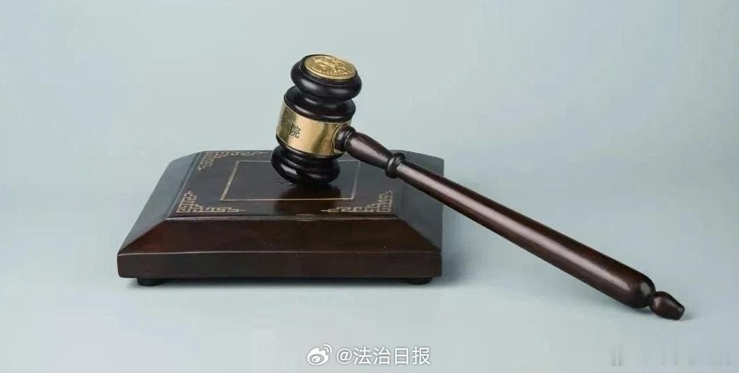 【#为逃父亲债务儿子假装放弃遗产##男子为逃债假装放弃遗产被判无效#】不少人认为，只要书面声明放弃遗产继承，就可以对被继承人生前债务一概不理，不用承担任何还款义务。但放弃继承并非逃避债务的“免责盾牌”。近日，湖南省衡阳市雁峰区人民法院审结的一起案件给出明确答案：“假放弃、真逃债”的失 ​