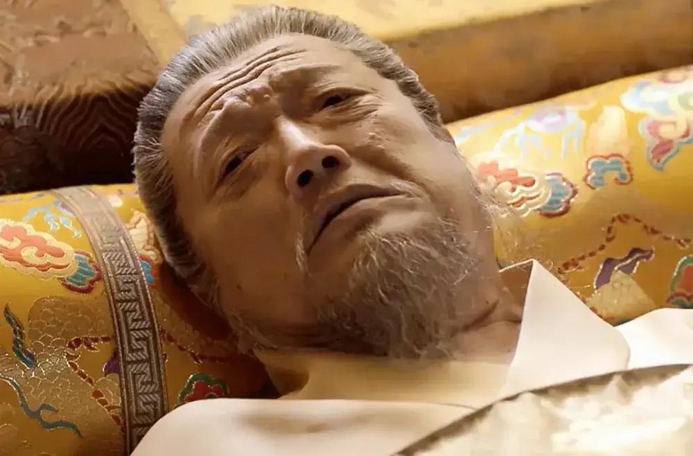 看《兰香如故》始终存在一个疑问，电视剧是不是严重弱化了永乐大帝，虽说是架空历史，但其实就是以明朝为背景，开篇所谓削藩还有废帝等设定，都表明老皇帝其实就是历史上的明成祖永乐大帝朱棣，还有太子也就是后来新帝胖乎乎肉墩墩的形象，也跟历史上朱高炽很符合。
他把奏折摔在地上。几个内阁大臣屏着呼吸，谁也不敢先弯