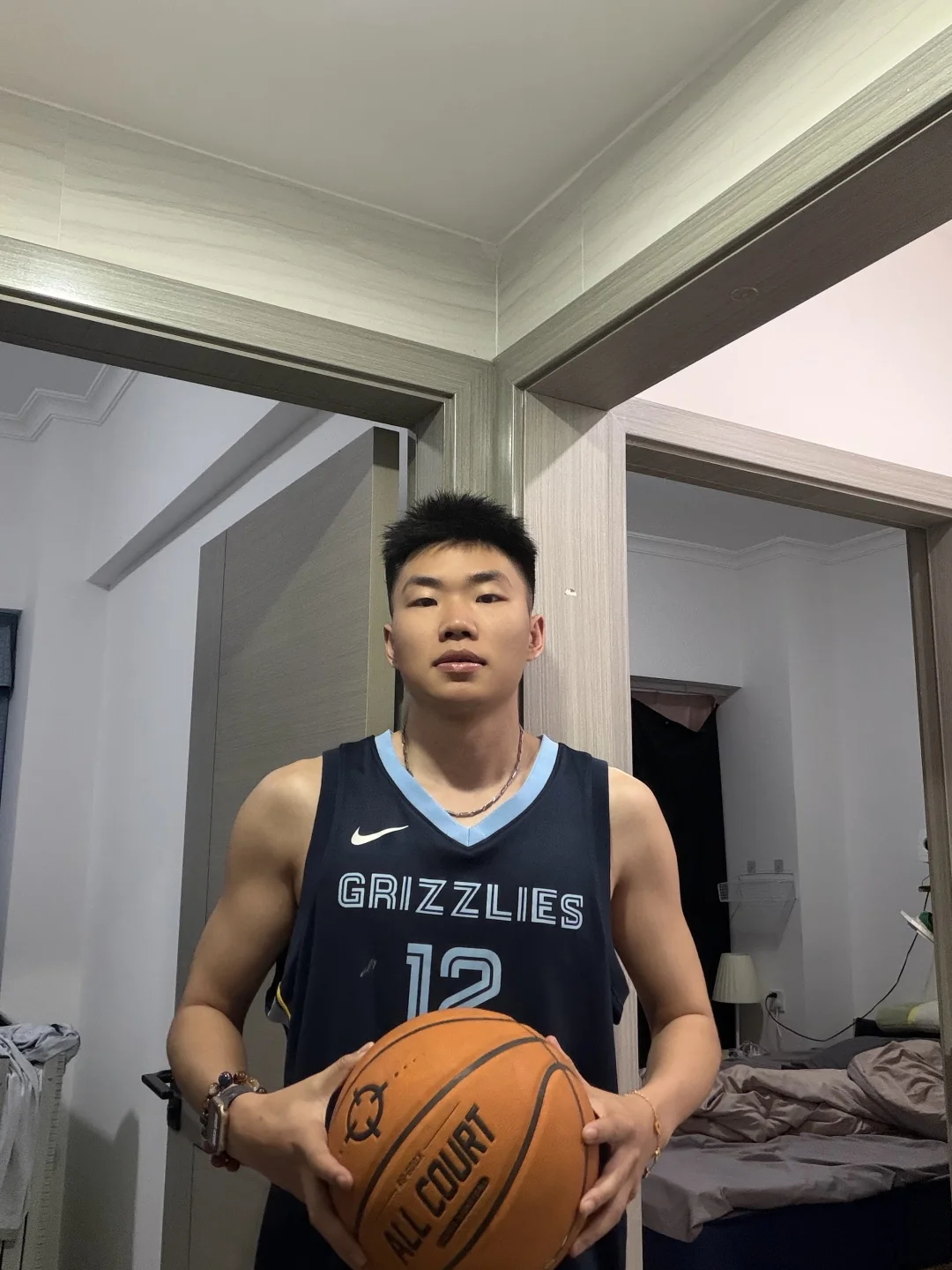 黑皮体育生的篮球实况
