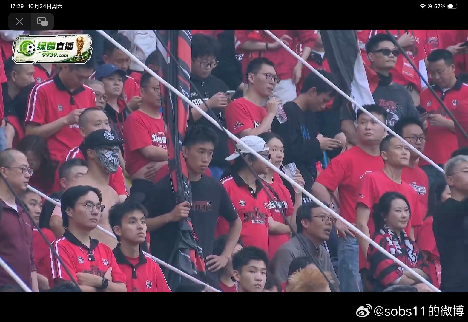 #中超联赛[超话]# 真绷不住了 都哭完了越位了 胡荷韬打门的时候自己心里没点数嘛#成都蓉城0比1大连英博##成都蓉城vs大连英博##成都蓉城##大连英博# ​