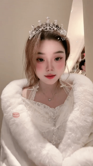 注意看 这是一位极品霸道小美女