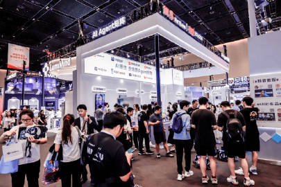 【国内首款苹果 MFi 认证开放式 AI 耳机：网易有道 OpenPo...