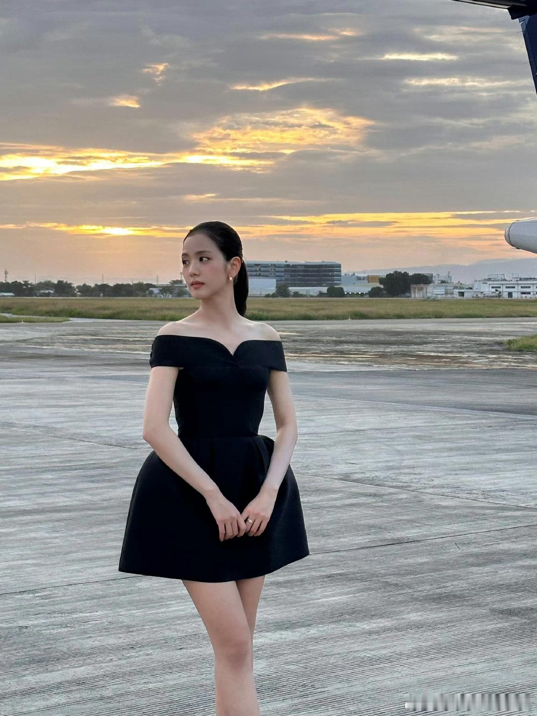 #kimjisoo[超话]##金智秀迪奥全球品牌大使# jzx#金智秀心动初恋# 

两颗心背道而驰的时候 你的眼睛是否也噙着泪水

​
