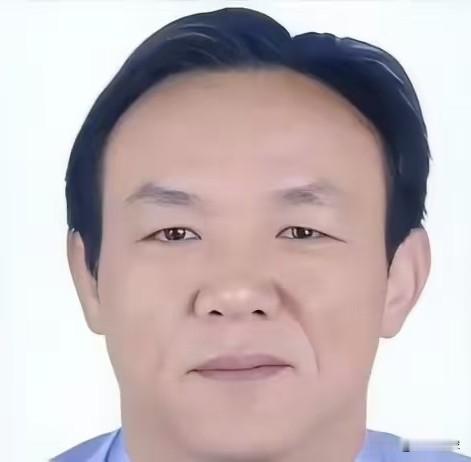 黄大发，判处极刑。

9月23日，湖北高院二审裁定驳回上诉，维持原判。组织、领导黑社会性质组织罪、故意伤害罪、诈骗罪等21项罪名全部坐实。该极刑裁定依法报请最高人民法院核准。
 
21项罪名，这个数字往那儿一摆，不用多解释，懂的都懂。

一个人得坏到什么程度，才能把21条罪名一条不落地全占了？从组织