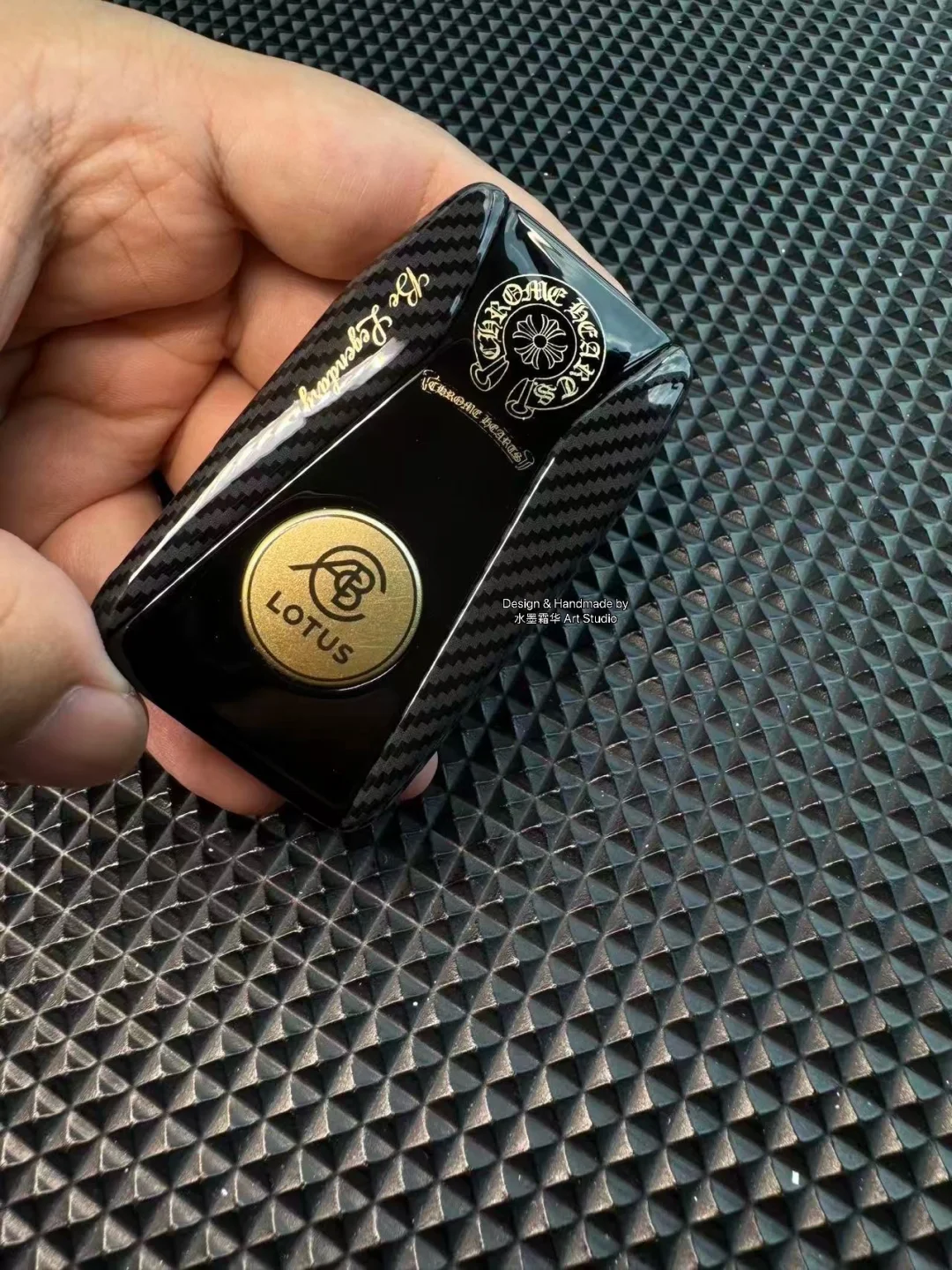 路特斯黑金定制 ｜极致轻量，驾驭如风。