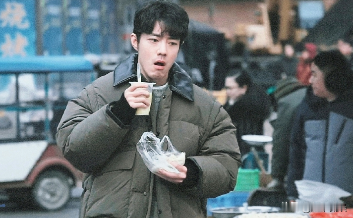 《小城良方》可算发布新预告了，肖战和姜妍的对手戏太逗了！

肖战主演的《小城良方》还在拍摄时，就各种被大家偶遇，只可惜杀青以后，剧组特别低调。

《小城良方》剧方除了在剧中演员生日时发布一下庆生海报，其余时间基本都不会发什么物料，安静的过分。

等了那么久剧方可算发布了真正意义上的首支预告，从预告来