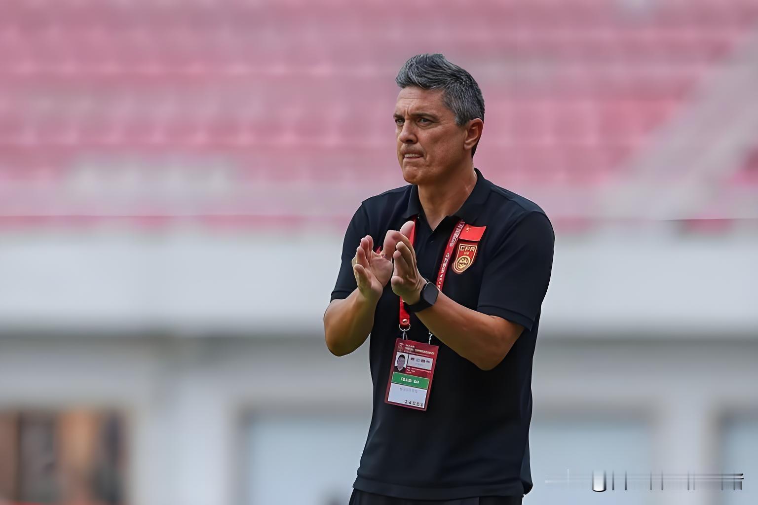 尽管u23主帅安东尼奥以1胜2平的战绩率领u23国足头名出线，但真有部分球迷仍然不满意：这球踢得太苟了，已经不太像足球了。
我身边就有部分球迷认为，这样踢能取得某种程度的杯赛成绩不假，但u23国足进步不了什么。
毕竟，今后世界杯预选赛是需要进球，需要赢球才能晋级的，每场都是0：0平的话同样出不了线。