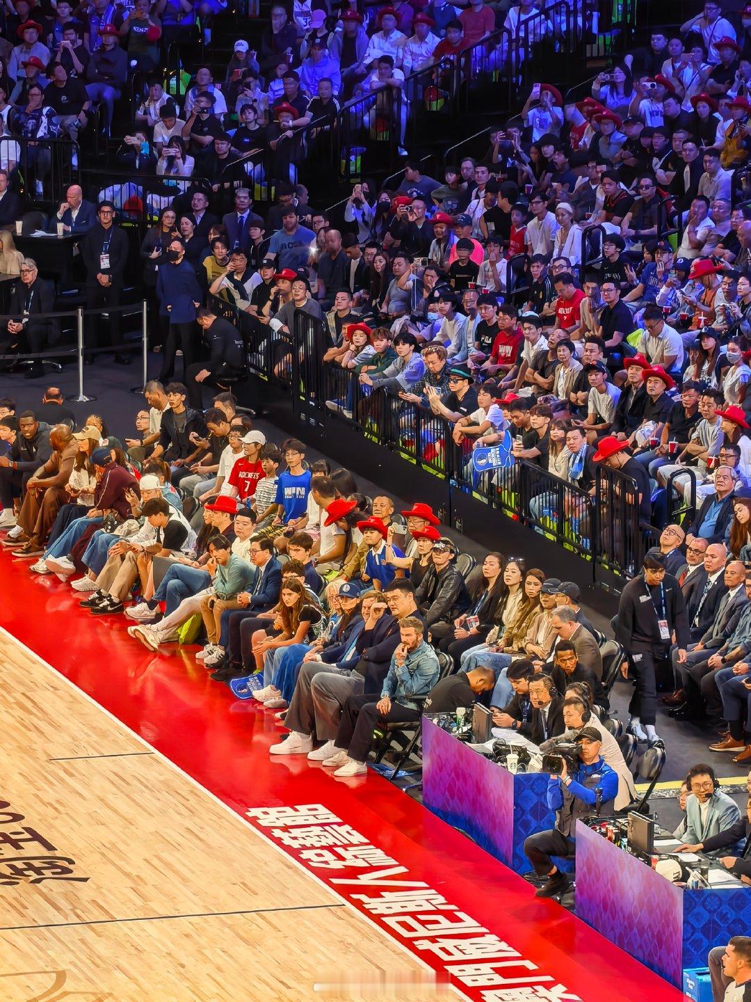 #nba中国赛2026##NBA[超话]# 

大姚和小贝[嘻嘻] ​