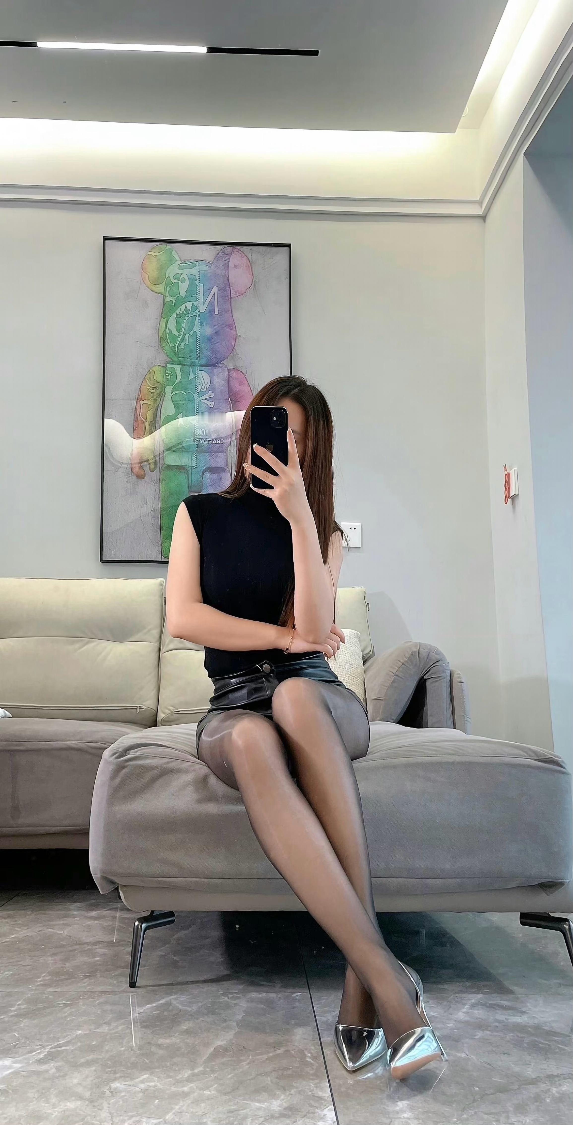 姐妹们！今天我要掏心窝子分享一个让我从“地铁路人甲”变身“街拍焦点”的...