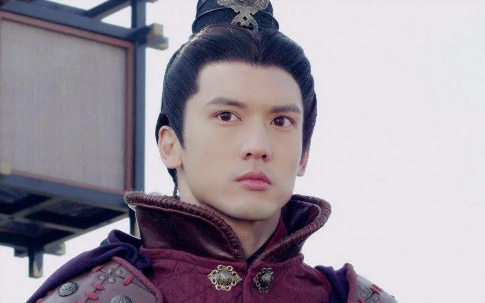 “武庙64将耿弇”

 他23岁封侯，36岁灭三国：耿弇，云台二十八将里最被低估的“战神”

东汉的烽烟中，刘秀麾下猛将如云，但若论少年意气、战功赫赫，无人能出耿弇之右。

他出身官宦世家，父亲耿况是上谷太守。按常理，他该是锦衣玉食的贵公子，在长安的太学里读经习礼。可这个少年，偏偏在21岁那年，做