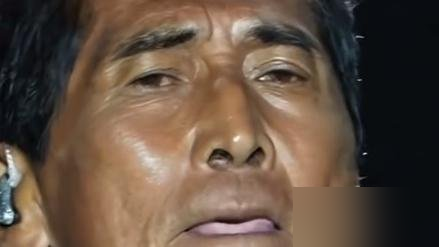 64岁齐秦，一次往嘴里塞两颗槟榔，从早嚼到半夜，整整35年。
这次不是癌，是牙全废了。24颗植体，等于满口重建。他老婆出来辟谣，说只是肺炎支原体加腺病毒，喉咙溃疡。齐秦自己回得也冲，直接开怼。
可别急着笑。36岁的傅松，也是嚼槟榔，口腔癌三次复发，左脸烂穿，人没了。抗癌博主雨虹，嚼10年，切掉右