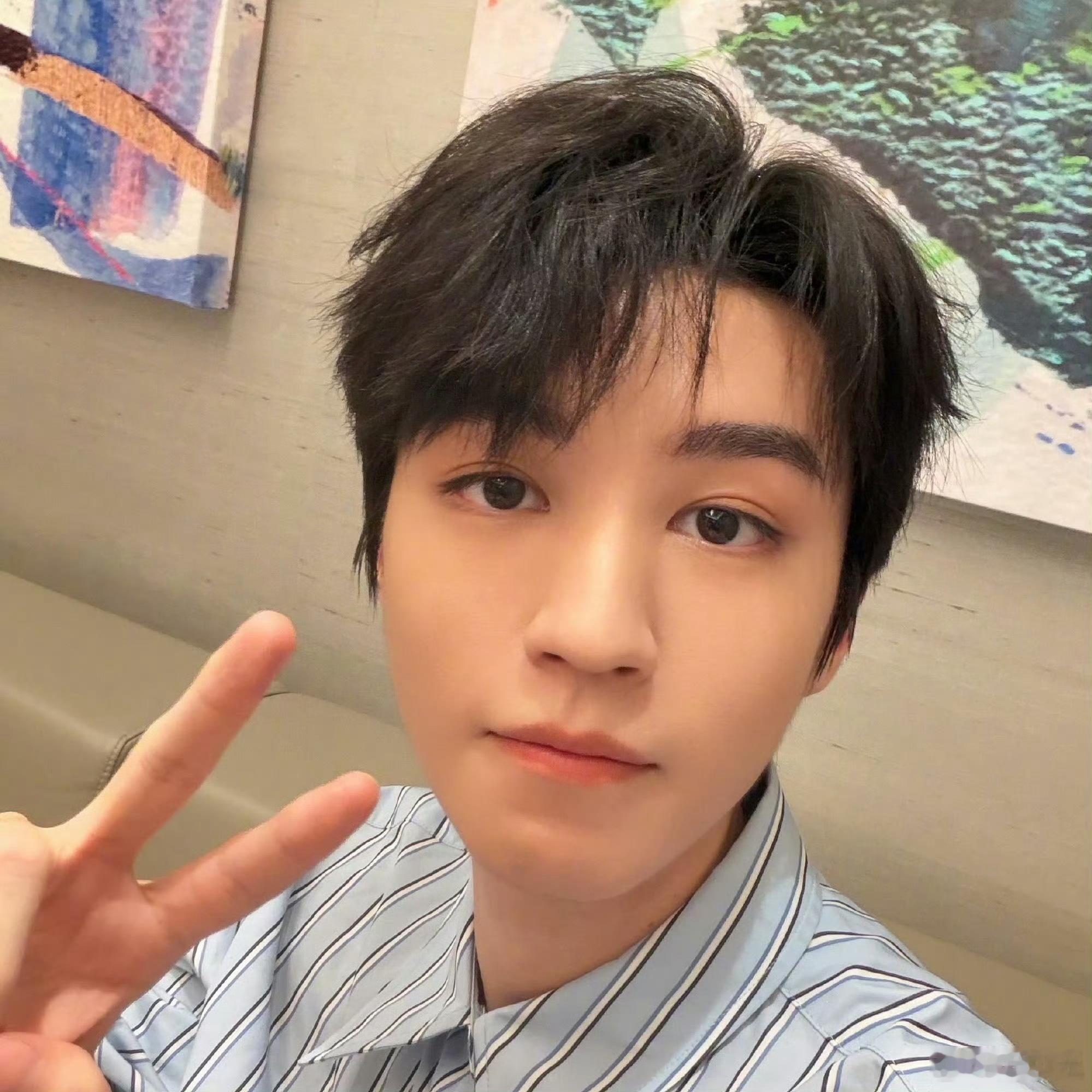 王俊凯演唱会万份伴手礼，TFBOYS感觉他是混的最好的，他事事都用心筹...