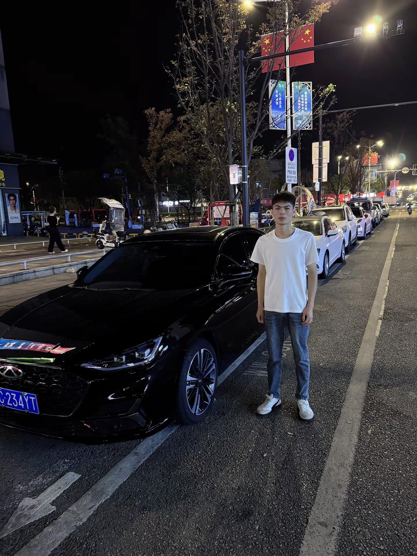 不用刻意去表达 大家都有感觉 倘若懂的人懂得 淡茶一杯也有情