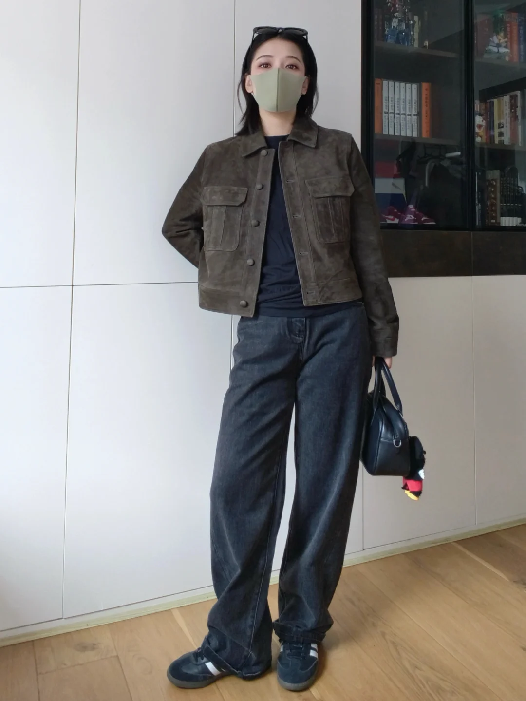利落的短夹克长仔裤，视觉拉高Get！