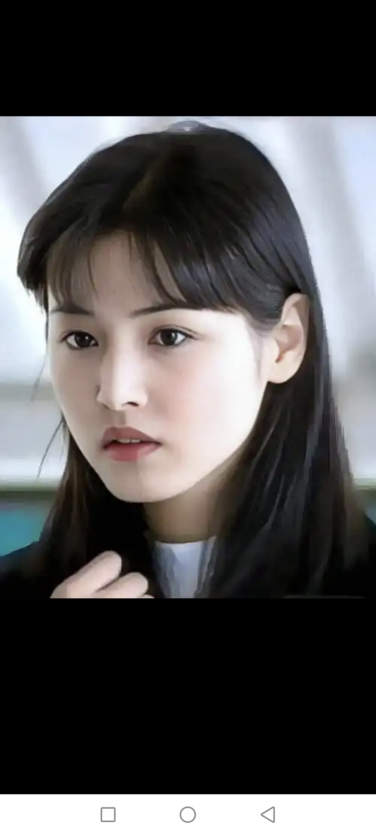 20年婚姻安静散场，人人都心疼张延，看完公婆的操作，才发现我们都误会了。…………………………………………
《粉红女郎》里爽朗大气的“男人婆”张延，和演员张锦程二十余年的婚姻低调落幕，消息一出，全网几乎一边倒地心疼她。 
大家下意识觉得，远嫁香港的她常年两地分居，在内地独自打拼拍戏，聚少离多，一定是在