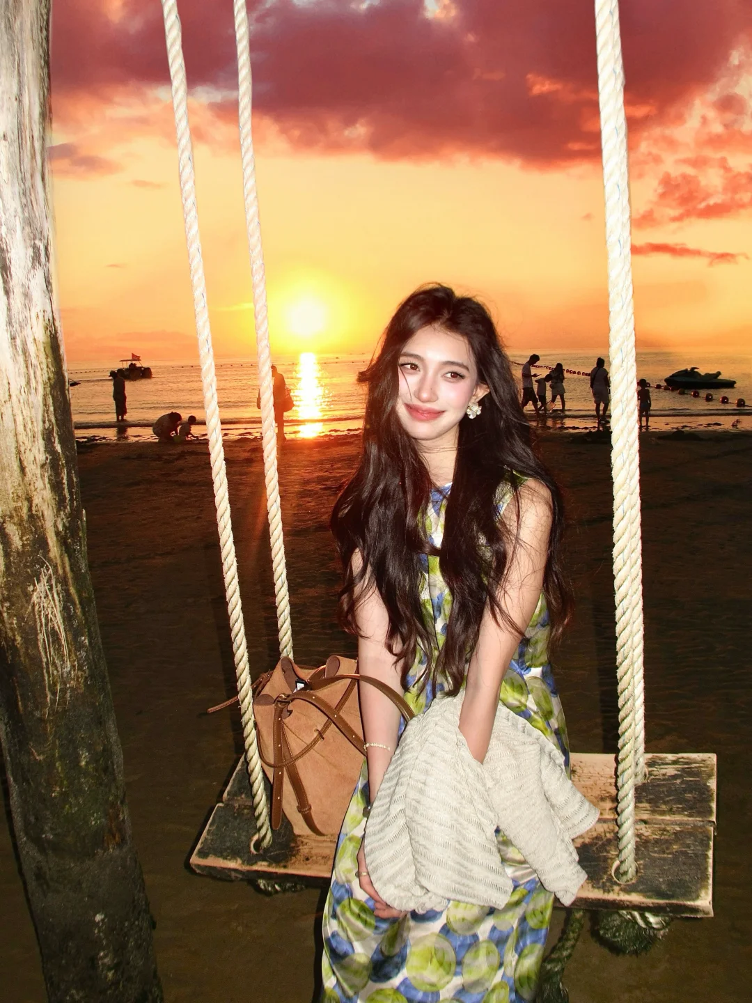 Love sweet moments by the sea 🌄