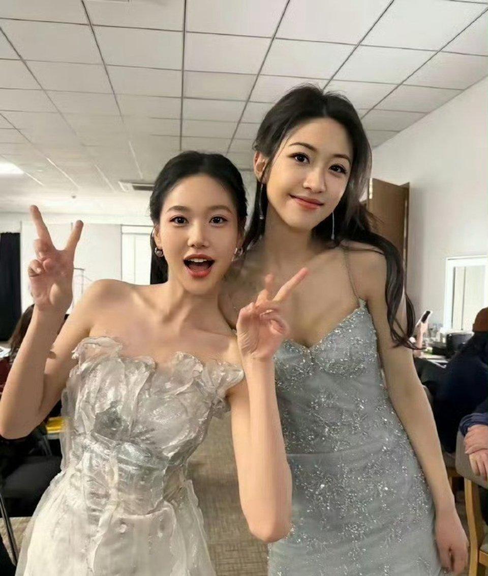 难怪大家说她是汤唯的继承人，这美貌肯定会大红大紫的。 ​