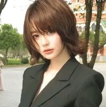 居然是《雁回时》的汲蓝！这可塑性也太强了，完全没认出来～ 私下的妆造也...