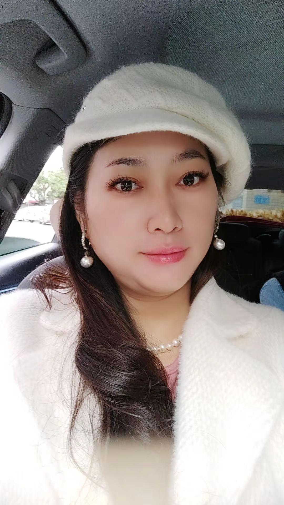 <p>优雅气质 帽子控小姐姐 <!--{img:0}--></p><i...