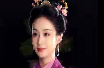 谭松韵被骂演技差，配角郑合惠子却意外出圈，这事有点意思。

逃生戏里，她没有嘶吼，只是手指痉挛，腿软到站不直。那种刻在骨子里的生理性恐惧，比大喊大叫真实多了。但很多人看不懂，觉得节奏太慢，不够“爽

”。

观众习惯了外放式演技，突然来了个内敛的，反而不适应。女主角稳着演，女二号撒欢了演，对比一下，