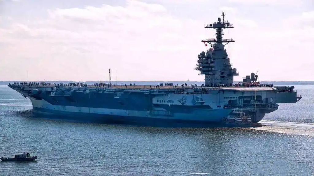 肯尼迪号CVN-79是美国本土建造的福特级二号航母，由美国纽波特纽斯造船厂承建，目前并未交付美军。该舰刚完成验收海试，官方敲定2027年3月正式交付美国海军。
 
很多人误以为交付就能参战，其实完全不是一回事。这艘百亿级航母问题不断，电磁弹